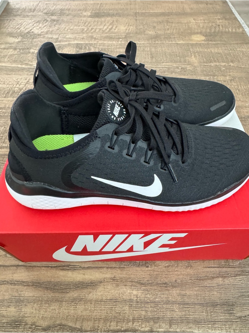 Nike Women’s Black/White Free RN - Picture 3 of 7
